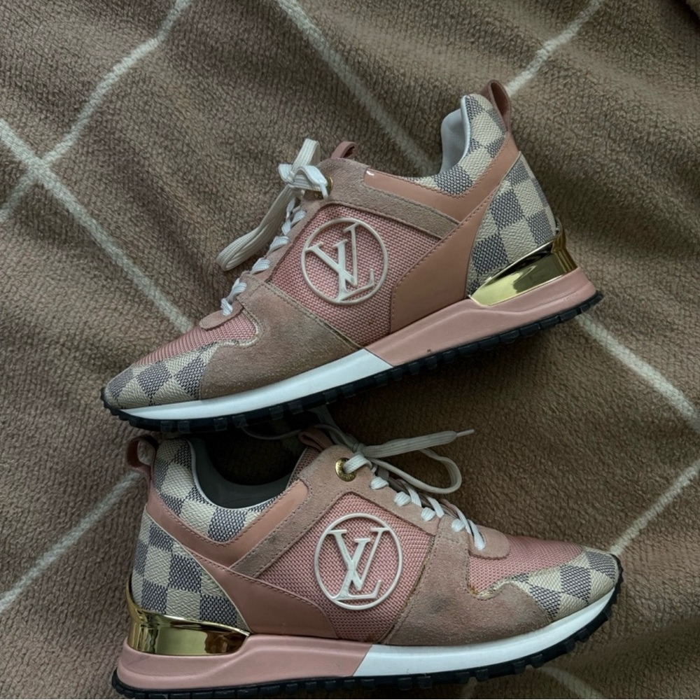 Louis Vuitton Women's Sneakers in Pink and Gold